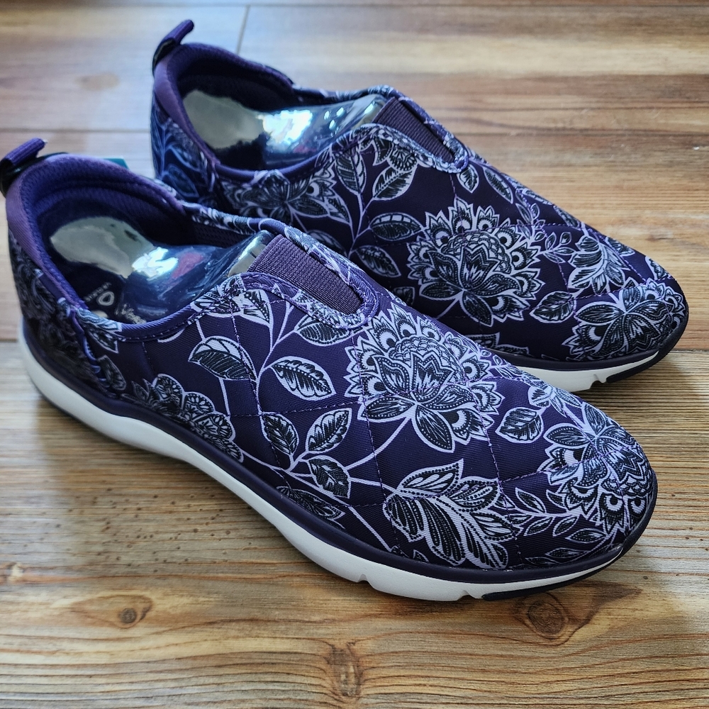 Vera Bradley Slip-On Sneakers Women's 7 Purple Floral VB Cloud NEW